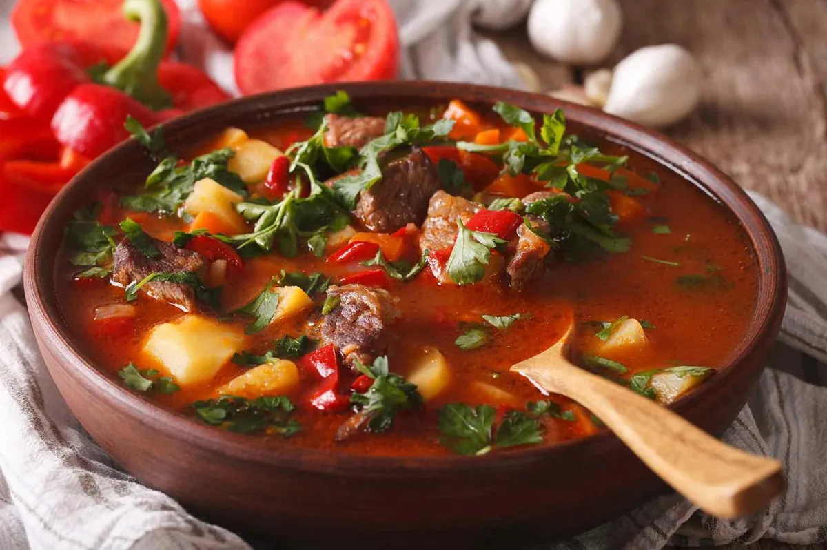 Gulasch-Suppe
